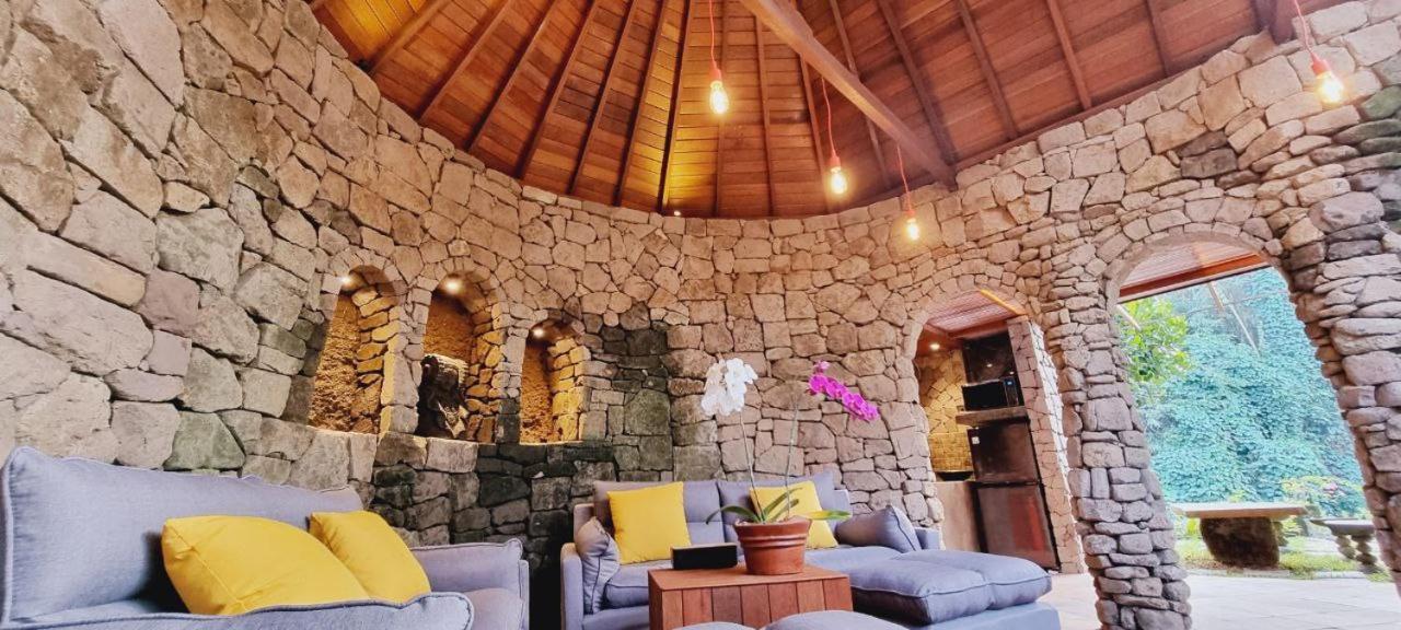 Avalon Ubud Castle & Spa Kültér fotó